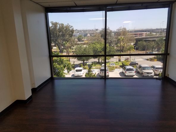 EXECUTIVE OFFICE, EXCEPTIONAL BUILDING.